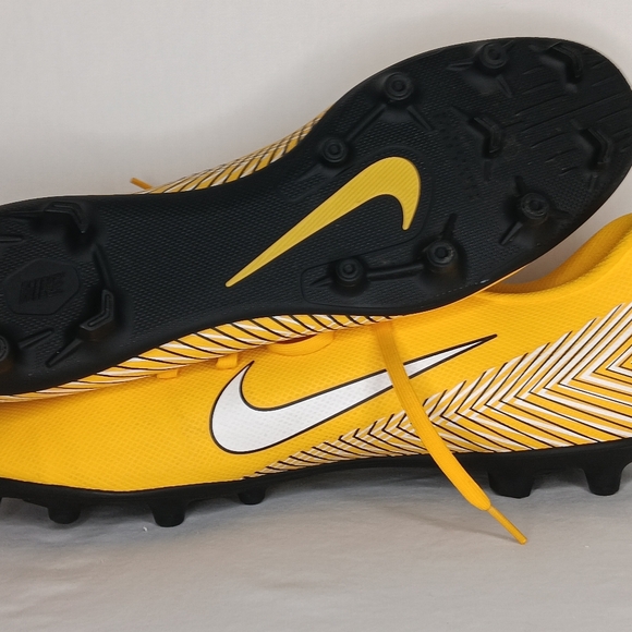 Nike - Picture 4 of 8